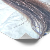 冬の雪で遊ぶ2つの牧場の馬III ポスター (角)