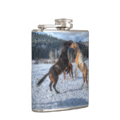 冬の雪で遊ぶ2つの牧場の馬IV フラスク (右)