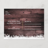 冬の雪とピンクのオーナメントのホリデー フォト カード (裏面)