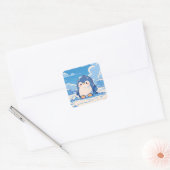 冬の雪に座るかわいいペンギン スクエアシール (封筒)