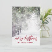 冬の雪に覆われた森の木々とクリスマス シーズンカード (スタンド正面)