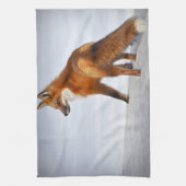 冬の雪に赤いキツネ キッチンタオル (縦)