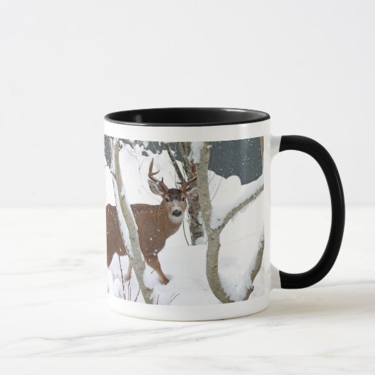 冬の雪のシカの木びき台 マグカップ (右)