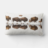 冬の雪のバイソンローミング | ランバークッション (裏面)