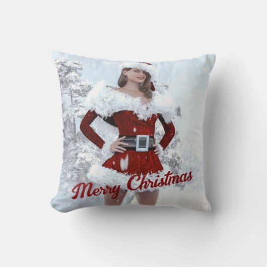 冬の雪の上で美しいクリスマスの女性 クッション (正面)