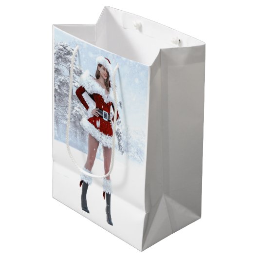 冬の雪の上で美しいクリスマスの女性 ミディアムペーパーバッグ (正面アングル)