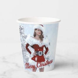 冬の雪の上で美しいクリスマスの女性 紙コップ