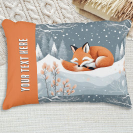 冬の雪の中で眠る美しい野生の狐 アクセントクッション