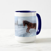 冬の雪の中で育つ元気のいい反馬 マグカップ (正面右)