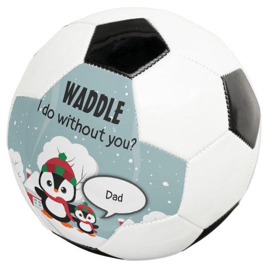 冬の雪の中のかわいいグレーベビーペンギン サッカーボール (3/4)