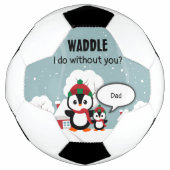 冬の雪の中のかわいいグレーベビーペンギン サッカーボール (正面)