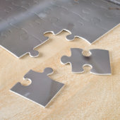 冬の雪の中のチョンキーブライトレッド男性(鳥)ショウジョウコウカンチョウ ジグソーパズル (側面)