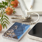 冬の雪の中のハルスタットタウン キーホルダー (正面右)