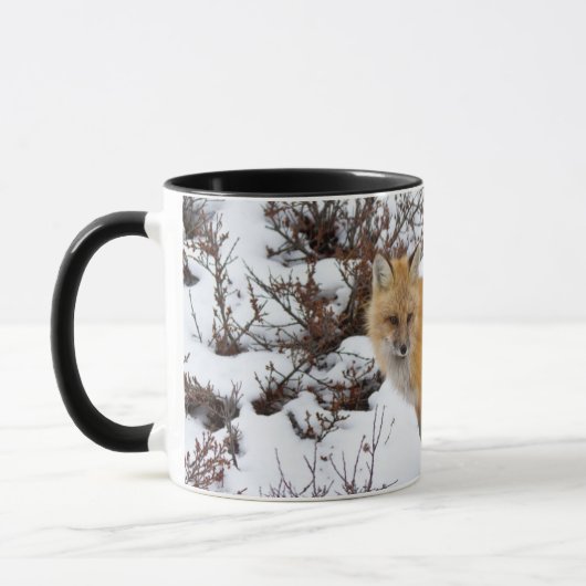 冬の雪の中の赤狐 マグカップ (左)