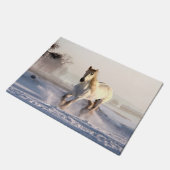 冬の雪の中を駆け抜ける白馬 ドアマット (アングル)