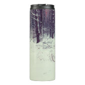 冬の雪の多い松林、野原の犬歩く タンブラー (裏面)