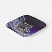 冬の雪の夜に灰色の狼 ペーパープレート (傾斜あり)