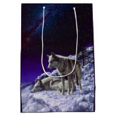 冬の雪の夜に灰色の狼 ミディアムペーパーバッグ (裏面)