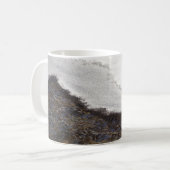 冬の雪の小川の縞模様 コーヒーマグカップ (正面左)