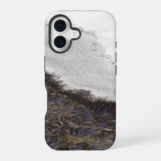 冬の雪の小川の縞模様 iPhone 16ケース (裏面)
