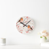 冬の雪の木と果実の水色フィンチ ラウンド壁時計 (ホーム)