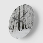 冬の雪の木 –  ラウンド壁時計 (傾斜)