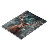 冬の雪の森の中で立派な鹿の男性。芸術的WI ノートブック (左側)