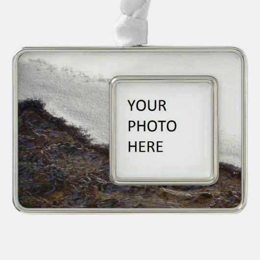 冬の雪の流れのストライプ シルバープレートフレームオーナメント (正面)