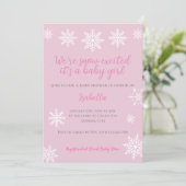 冬の雪の興奮ピンクの赤ちゃん女の子シャワー 招待状 (スタンド正面)