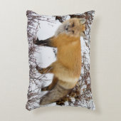 冬の雪の赤いキツネ アクセントクッション (正面(垂直))