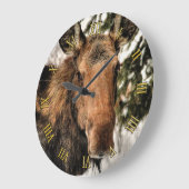 冬の雪の野生のカナダのアメリカヘラジカ ラージ壁時計 (傾斜)