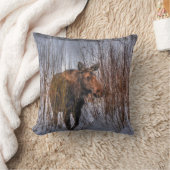 冬の雪の野生のカナダのムース牛 クッション (ブランケット)