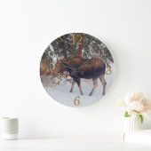 冬の雪の野生のカナダムースV ラージ壁時計 (ホーム)