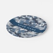 冬の雪の青の迷彩自分の名前をパーソナライズ ペーパープレート (アングル)