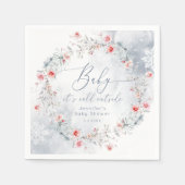 冬の雪ほこりっぽい青いリースの赤ちゃんシャワー スタンダードカクテルナプキン (正面)