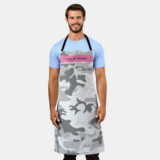 冬の雪グレーカモフラージュあなたの名前をパーソナライズ エプロン (着用した状態)