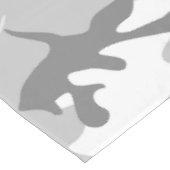 冬の雪グレーカモフラージュあなたの名前をパーソナライズ テーブルクロス (アングル)