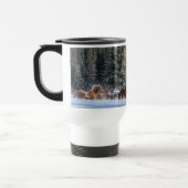 冬の雪ランニングの中で馬のキャンタリング写真 トラベルマグ (左)