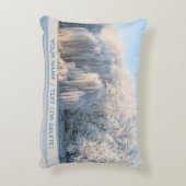 冬の雪凍ってい湖の木々の風景パノラマ アクセントクッション (裏面(縦))
