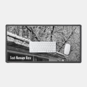 冬の雪景色の白素朴色と黒の写真 デスクマット (キーボード&マウス)