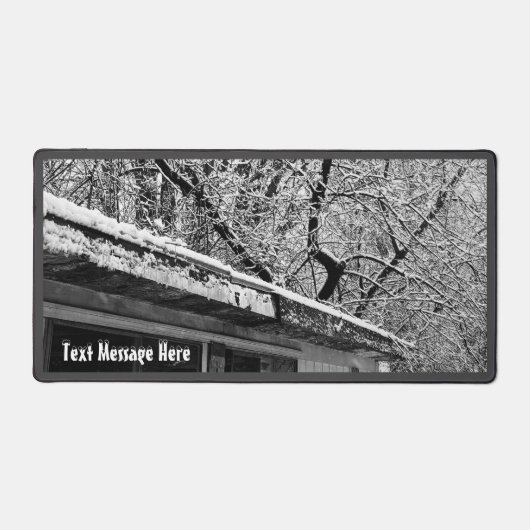 冬の雪景色の白素朴色と黒の写真 デスクマット (正面)