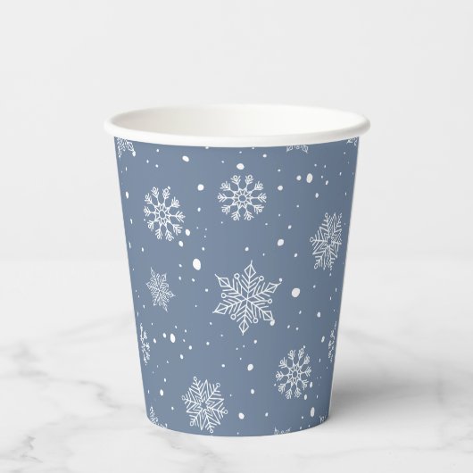 冬の雪片その冷たい外の男の子の赤ちゃんシャワー 紙コップ (裏面)