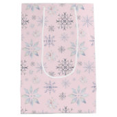 冬の雪片クリスマスピンク ミディアムペーパーバッグ (裏面)