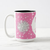 冬の雪片ピンク&ホワイトモノグラム&名前 ツートーンマグカップ (左)
