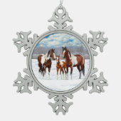 冬の雪絵を描の中に馬を入れる スノーフレークピューターオーナメント (正面)