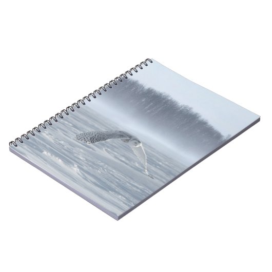 冬の雪飛んでいるフクロウ ノートブック (左側)