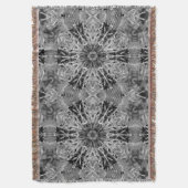 冬の霜の万華鏡のように千変万化するパターン黒白 スローブランケット (正面縦)