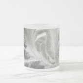 冬の霜の灰色の白い結晶 フロストグラスマグカップ (中央)