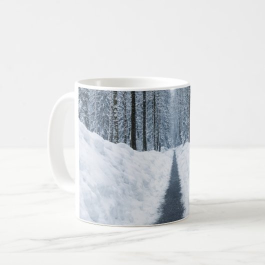 冬の霧の森の道の風景 コーヒーマグカップ (正面左)
