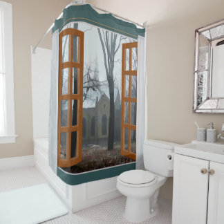 冬の霧を通した窓の眺め教会 シャワーカーテン